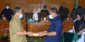 Bupati Sidrap Serahkan Ranperda APBD Perubahan 2021 ke DPRD