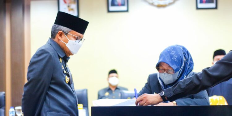 Wali Kota dan Ketua DPRD Parepare Setujui Perda Penyelenggaraan Pendidikan