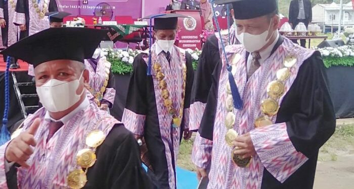 Unimen Lahirkan 211 Wisudawan, Muslimin Bando Berpesan Besarkan Almamater