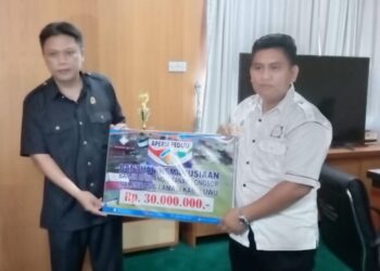 APERSI Sulsel Serahkan Bantuan Rp.30 Juta Untuk Korban Banjir dan Longsor di Walmas