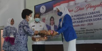 Hadiri Pelantikan IWAPI Sidrap, Bupati Sidrap Berharap Ini