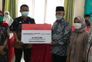 Ratusan Lansia di Sidrap Terima Bantuan Atensi Kemensos
