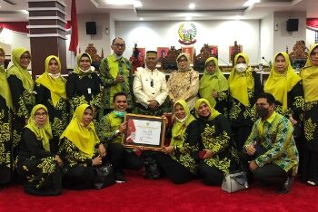 Capai Vaksinasi Tertinggi, PKK Enrekang Dapat Penghargaan dari PKK Sulsel