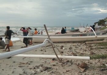 Dihantam Gelombang Tinggi, Puluhan Bagan Ikan Nelayan di Pinrang Rusak
