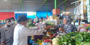 Pastikan Penegakan Prokes, Taufan Pawe Pantau Pasar Sumpang Minangae