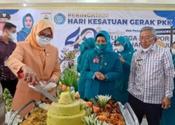 Gubernur dan Ketua TP PKK Sulbar Hadiri Puncak Peringatan HKG