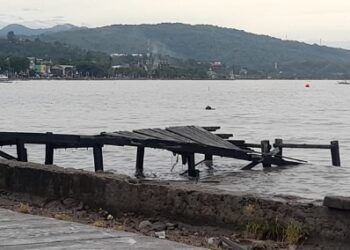 Dihantam Gelombang, Dermaga di Mattirotasi Parepare Rusak