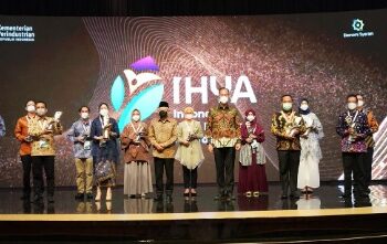 Pemprov Sulsel Terima Penghargaan Indonesia Halal Industry Award 2021