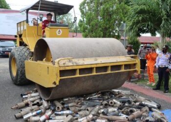 Tutup Akhir Tahun, Polres Wajo Musnahkan Ribuan Botol Miras dan Ratusan Knalpot Racing
