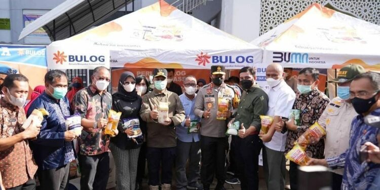 Plt Gubernur Sulsel bersama KPPU dan Satgas Pangan lakukan pemantauan distribusi minyak goreng