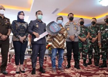 Karena Vaksin Covid-19 Petani Toraja Ini Tak Sangka Dapat Mobil