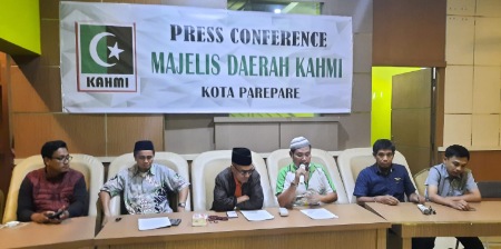 KAHMI Parepare Dukung Ubedillah Badrun yang Laporkan Gibran dan Kaesang ke KPK KAHMI Parepare Dukung Ubedillah Badrun yang Laporkan Gibran dan Kaesang ke KPK