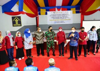 Kolaborasi FK KMK UGM, , Kemenkumham, Asosiasi RS TNI Polri, BKKBN, THKI, KOSEINDO di Lapas Kelas 1 Makassar, Sabtu (5/2/2022)