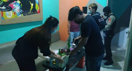 Polres Wajo Razia THM, Botol Miras Hingga Pengunjung Diamankan Polres Wajo Razia THM, Botol Miras Hingga Pengunjung Diamankan