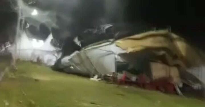 Angin Kencang di Sidrap, Rubuhkan Tenda Pengantin Angin Kencang di Sidrap, Rubuhkan Tenda Pengantin