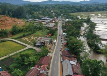 Plt Gubernur Sulsel Andi Sudirman Resmikan 3 Ruas Jalan di Toraja