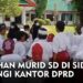 Puluhan Murid SD di Sidrap Datangi Kantor DPRD Puluhan Murid SD di Sidrap Datangi Kantor DPRD