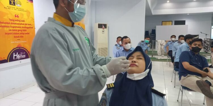 Jamin Pegawai Bebas Covid-19, Imigrasi Parepare Gelar Swab Antigen