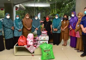 Jenguk Bayi Korban Pelecehan, Naoemi Octarina Perintahkan DPPPA dan PKK Pantau Korban