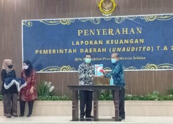 Bupati Sidrap Serahkan LKPD Unaudited 2021 ke BPK Sulsel