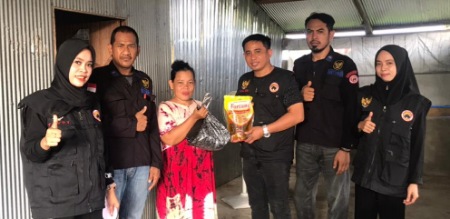 Garda Pemuda NasDem Sidrap Bagikan Sembako Plus Migor Gratis di Tonrong Rijang Garda Pemuda NasDem Sidrap Bagikan Sembako Plus Migor Gratis di Tonrong Rijang