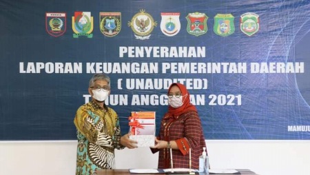 LKPD 2021 Sulbar Diserahkan Pada BPK RI, Gubernur Ingatkan Ini ke Jajaran LKPD 2021 Sulbar Diserahkan Pada BPK RI, Gubernur Ingatkan Ini ke Jajaran