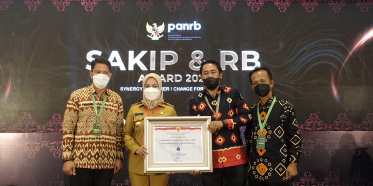 Predikat SAKIP Tetap, Reformasi Birokrasi Naik, Luwu Utara Kembali Diganjar SAKIP dan RB Award Predikat SAKIP Tetap, Reformasi Birokrasi Naik, Luwu Utara Kembali Diganjar SAKIP dan RB Award