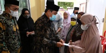 544 Warga Baranti Terima Zakat, Dollah Mando: Banyak Atau Sedikit Harus Bersyukur