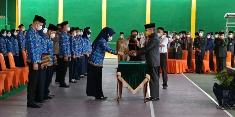 Wali Kota Parepare Serahkan SK dan Lantik PNS, CPNS dan PPPK