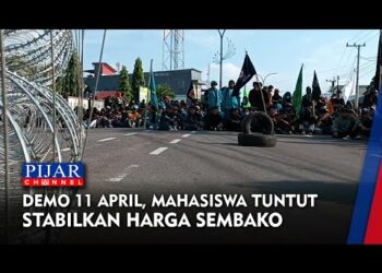 Ratusan Mahasiswa Aksi Di Depan Kantor DPRD Parepare