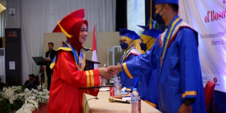 Bosowa School Makassar Menggelar Wisuda, Dirangkai Launching Buku Karya Siswa Bosowa School Makassar Menggelar Wisuda, Dirangkai Launching Buku Karya Siswa