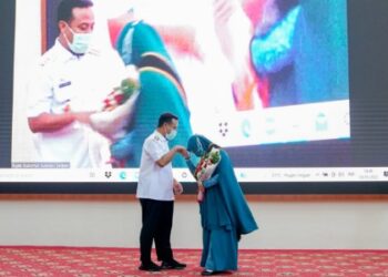 Cakupan IDL Tertinggi Nasional, Gubernur Kukuhkan Naoemi Octarina Sebagai Bunda Imunisasi Sulsel
