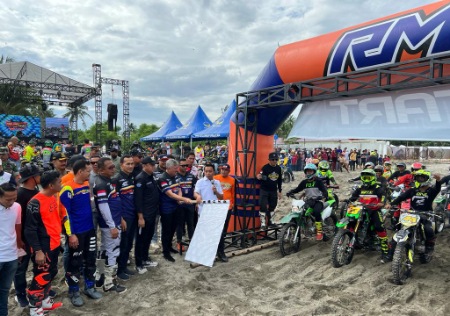 Bupati Pinrang Lepas 2000 Rider di Kejuaraan Wisata Adventure RMS Trail Pinrang Bupati Pinrang Lepas 2000 Rider di Kejuaraan Wisata Adventure RMS Trail Pinrang