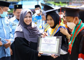 Erna Rasyid Taufan Hadiri Wisuda Santri LPPTKA BKPRMI 