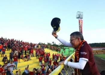 Ribuan Suporter Padati Stadion, Taufan Pawe Sampaikan Komitmen Majukan Persepakbolaan Sulsel