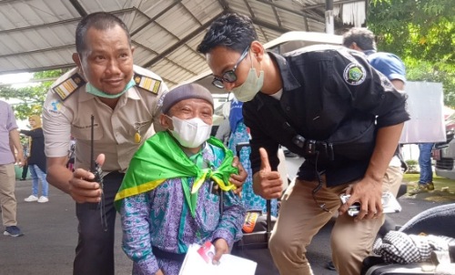 13 Tahun Menanti, Penjual Pulsa Ini Bakal Naik Haji, Fisik pun tak Menghalangi 13 Tahun Menanti, Penjual Pulsa Ini Bakal Naik Haji, Fisik pun tak Menghalangi