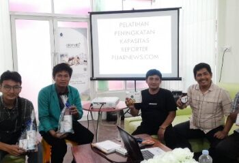 PIJARNEWS.COM Tingkatkan Kemampuan Menulis Reporter dan Mahasiswa Magang IAIN Parepare