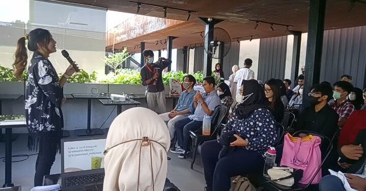 Suasana saat Komunitas Kejar Mimpi menggelar pelatihan wirausaha bagi kawula muda di Walking Drums Cafe di Kota Makassar, Jumat 24 Juni 2022. --sucipto/pijarnews.com--