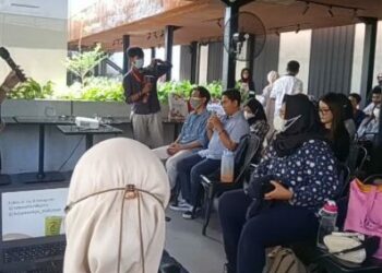 Suasana saat Komunitas Kejar Mimpi menggelar pelatihan wirausaha bagi kawula muda di Walking Drums Cafe di Kota Makassar, Jumat 24 Juni 2022. --sucipto/pijarnews.com--