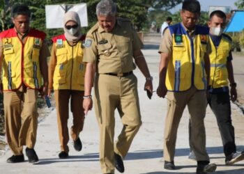 Tinjau Jalan, Bupati Pinrang Sebut Pengerjaan Dilakukan Berdasar Skala Prioritas