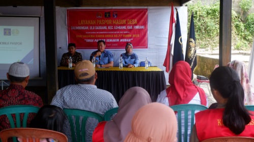 Imigrasi Masuk Desa, Kanim Parepare Datangi Desa di Lembang Pinrang untuk Layanan Pembuatan Paspor Imigrasi Masuk Desa, Kanim Parepare Datangi Desa di Lembang Pinrang untuk Layanan Pembuatan Paspor