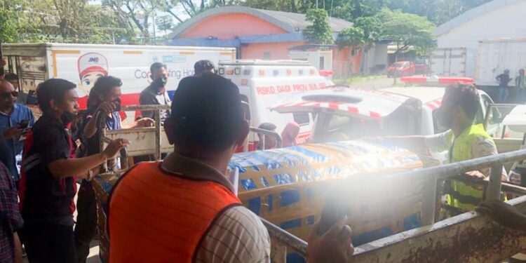 Pemulangan jenazah korban KKB Papua yang diangkut ambulans menuju kampung halamannya di Selayar, Ahad (17/7/2022)