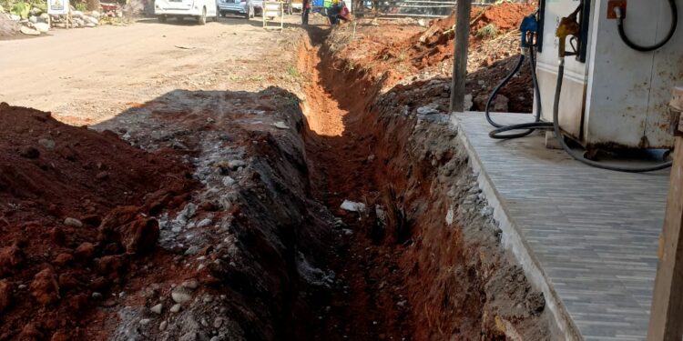 Jalan Pattalassang di Gowa Masuki Tahap Galian Drainase Jalan Pattalassang di Gowa Masuki Tahap Galian Drainase