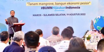 Gubernur Sulsel, Andi Sudirman dalam program penanaman mangrove di Dusun Marannu, Desa Marana, Kecamatan Lau, Kabupaten Maros, Jumat (19/8/2022).