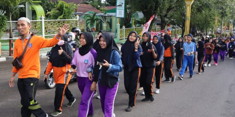 SMAN 1 Parepare Meriahkan Jalan Santai dan Bagi Doorprize, Peringati Anniversary Ke 70 Tahun SMAN 1 Parepare Meriahkan Jalan Santai dan Bagi Doorprize, Peringati Anniversary Ke 70 Tahun