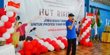 Pembukaan lomba bulutangkis dan Futsal yang digelar Pengurus Wilayah Sulawesi Selatan Ikatan Notaris Indonesia (Pengwil Sulsel INI) di Lapangan Olahraga Aroeppala Gowa, Sabtu (6/8/2022)