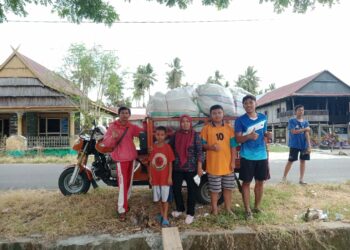 Tumpukan karung sampah yang diperoleh Pemuda Desa Mallongi-longi dan Pramuka MTS DDI Ujung yang siap disetor ke bank sampah Pinrang, Rabu (24/8/2022)