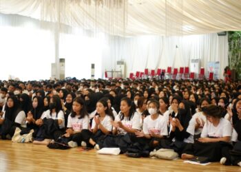 Suasana Pengukuhan dan Pengenalan Kehidupan Kampus Bagi Mahasiswa Baru (PKKMB) Tahun Akademik 2022/2023 di Balai Sidang 45 Makassar, Kamis (1/9/2022).