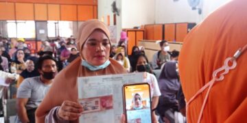 Penyaluran BLT BBM plus Program sembako Kuota September 2022 diserahkan di Aula Kantor Cabang Utama Pos Jalan Slamet Riyadi No. 10 Makassar, Rabu (7/9/2022)