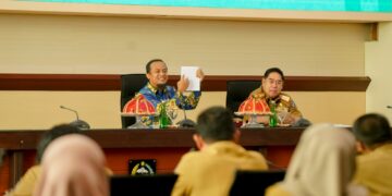 Gubernur Sulsel, Andi Sudirman Sulaiman mengenalkan aplikasi Sipeka saat coffee morning di Ruang Rapim Kantor Gubernur Sulsel, Senin (12/9/2022)